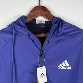 Jaqueta Corta-Vento - Adidas 2023 azul com capuz