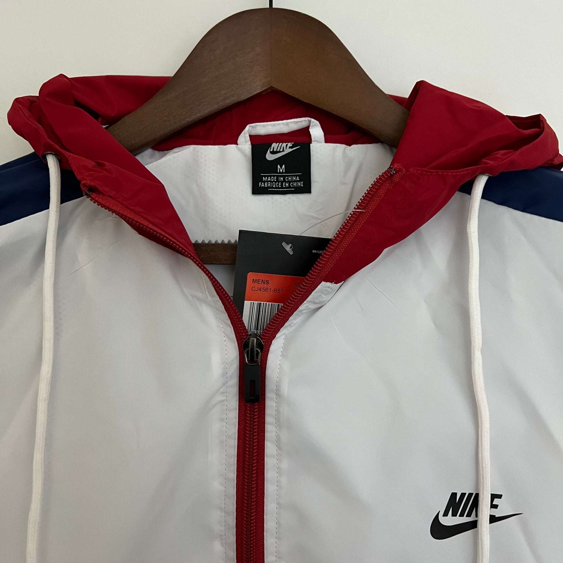 Jaqueta Corta-Vento - Nike 2023 branco, vermelho e azul com capuz