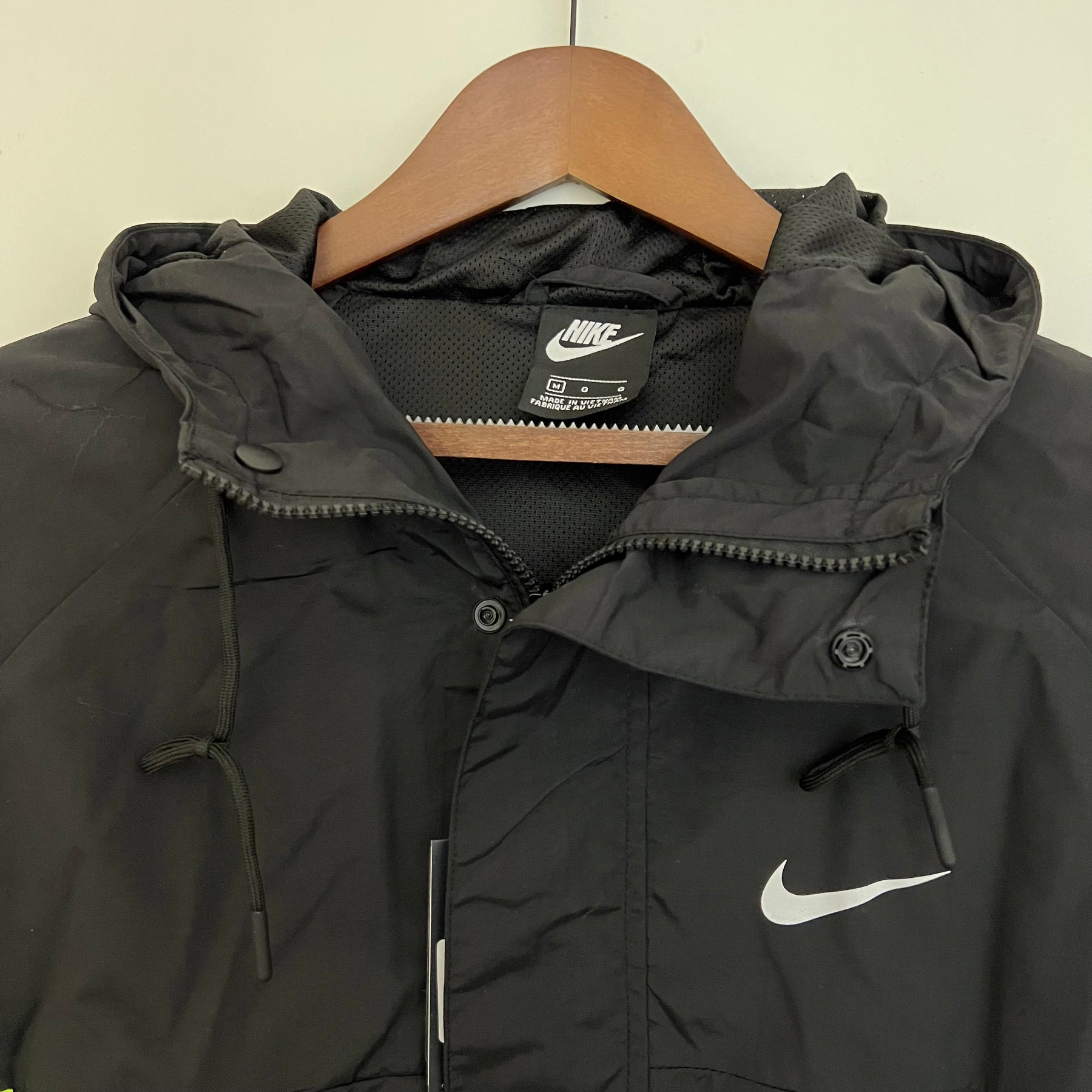 Jaqueta Corta-Vento - Nike 2023 preto swoosh com capuz