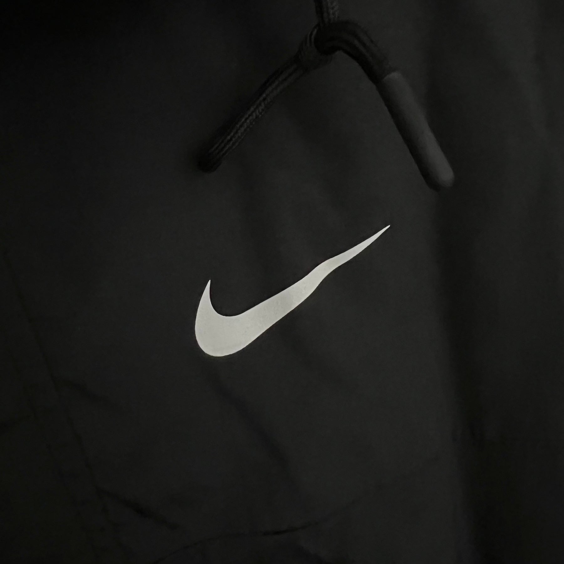 Jaqueta Corta-Vento - Nike 2023 preto swoosh com capuz