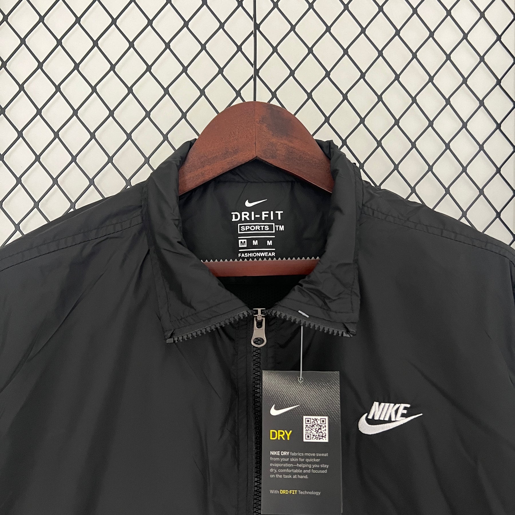 Jaqueta Corta-Vento - Nike 2024 preto com capuz