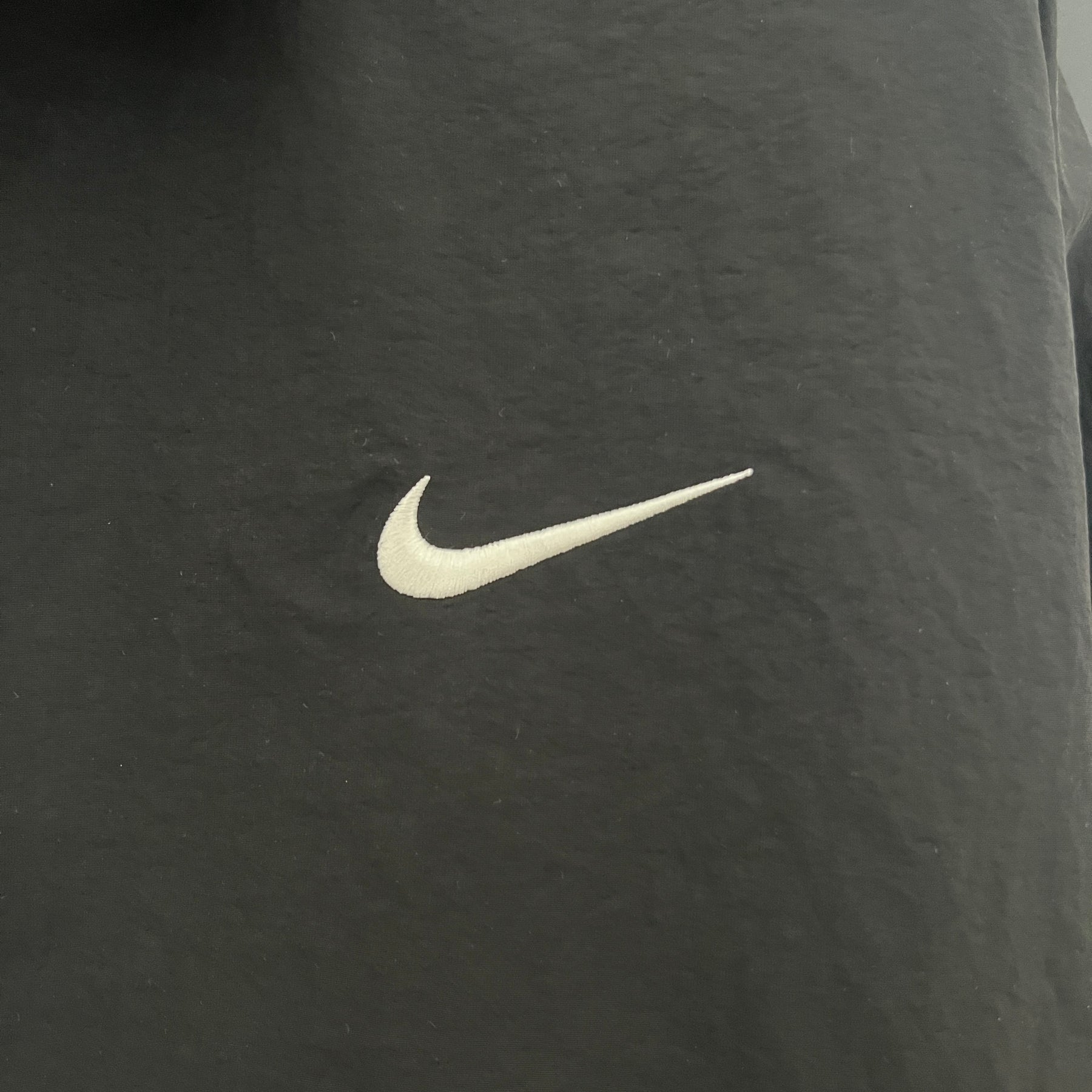 Jaqueta Corta-Vento - Nike 2024 preto com logo branco atrás