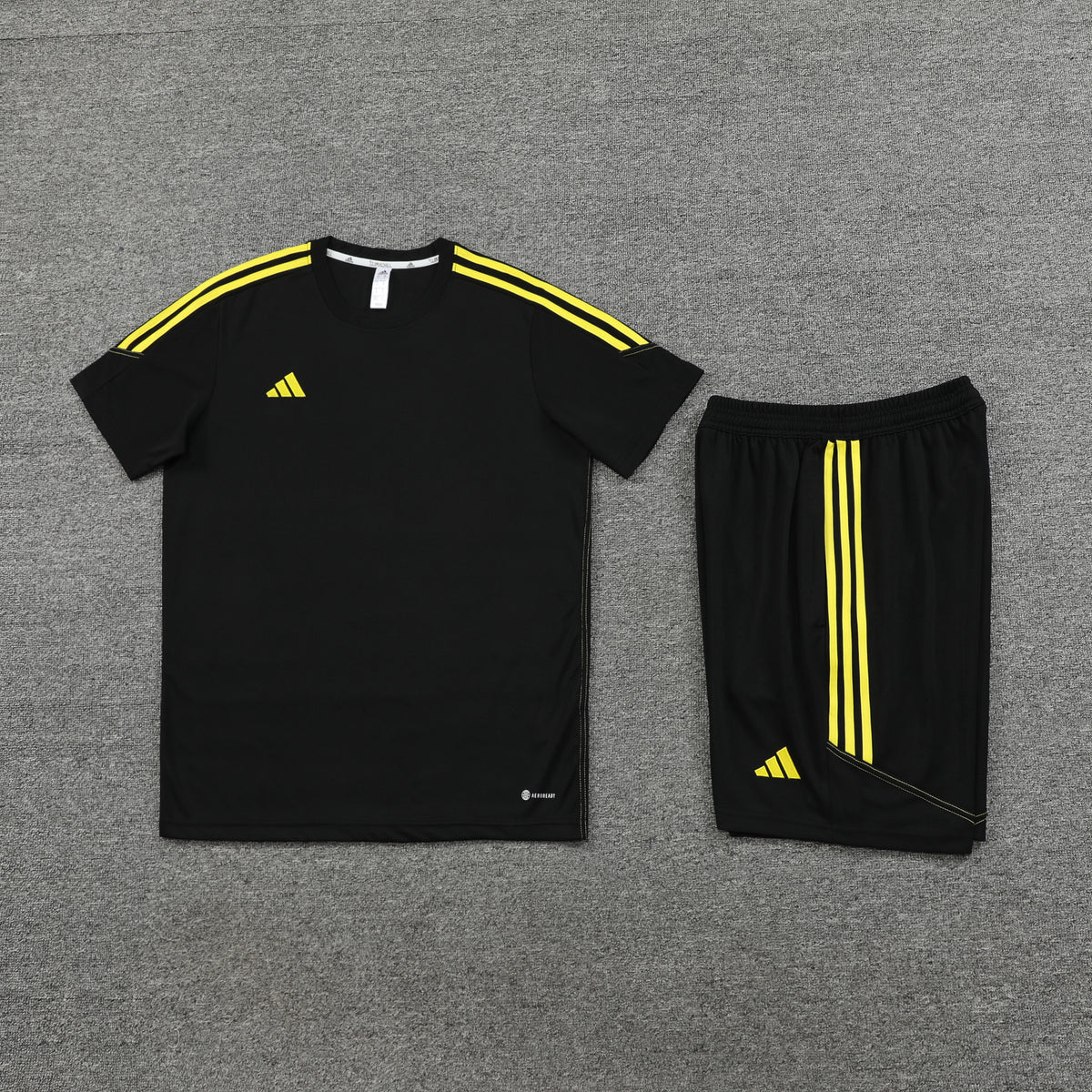 Conjunto - Adidas Camisa+Short Preto com amarelo