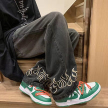 Calça Baggy com Chamas Estampadas na Barra