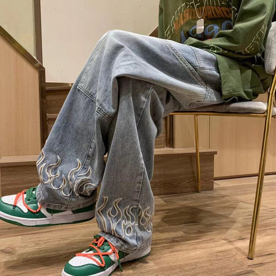 Calça Baggy com Chamas Estampadas na Barra
