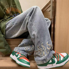 Calça Baggy com Chamas Estampadas na Barra