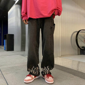 Calça Baggy com Chamas Estampadas na Barra