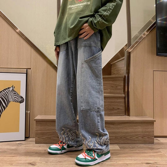 Calça Baggy com Chamas Estampadas na Barra